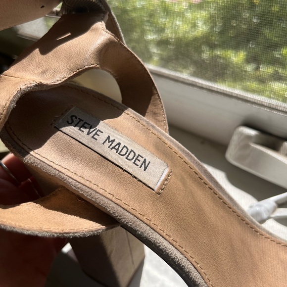 STEVE MADDEN PLATFORM HEELS - Picture 10 of 11